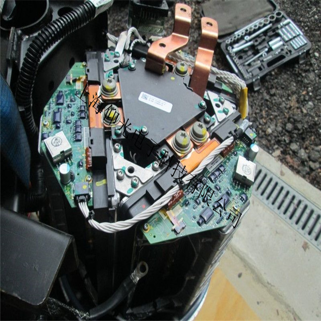 特斯拉 Tesla電動汽車控制器常見保險絲管熔斷的故障檢修