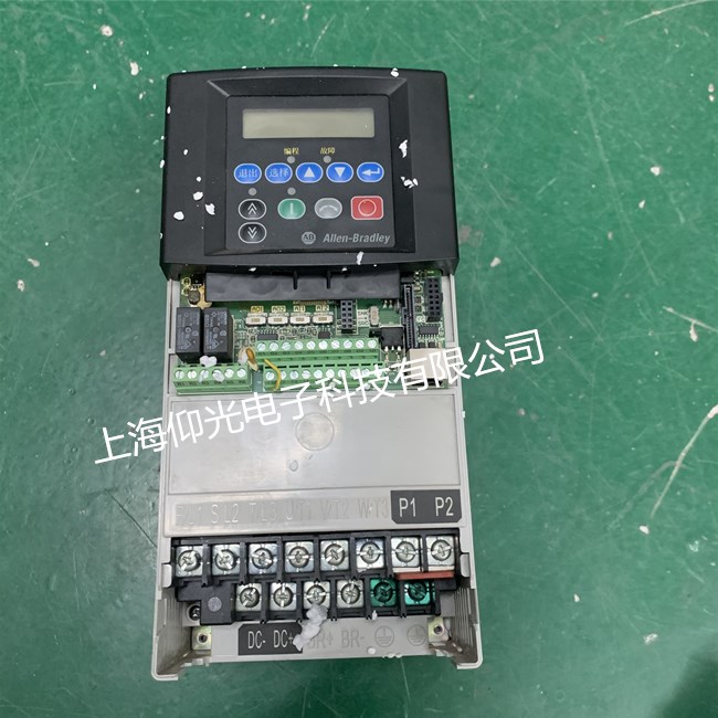 AB羅克韋爾變頻器維修22PD030N103上電顯示f100故障維修